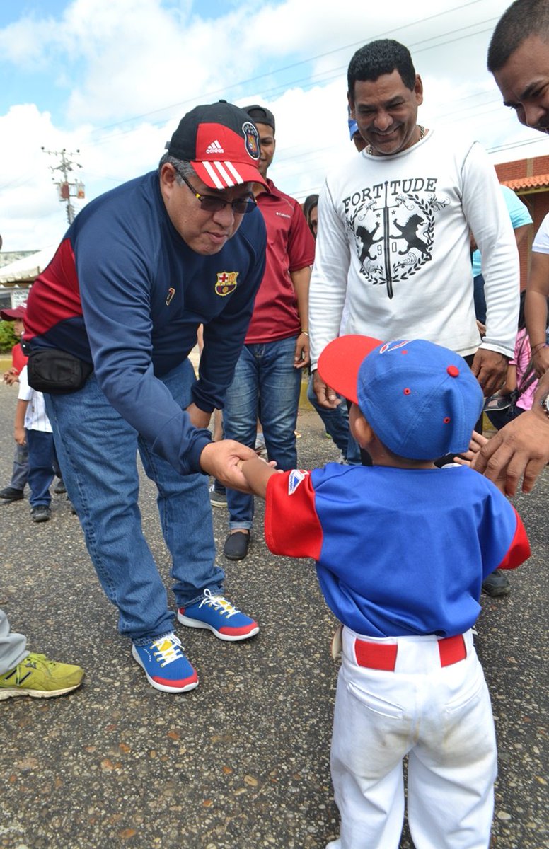 Alc_GuanipaR's tweet photo. Full Chamos estuvo el 3° #GuanipaSobreRuedas Haciendo Patria con Deporte y espacios para la Paz @NicolasMaduro @psuvaristobulo @pedrompsuv https://t.co/i4JKdI4Aev