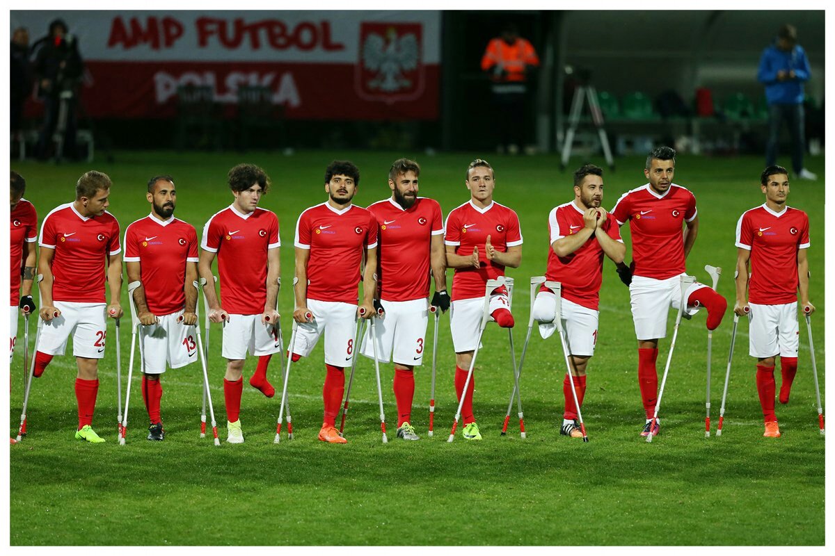Ampute futbolcularımız Avrupa Şampiyonası'nda finale kaldı.Milyonlarca liralık prim alıp İzlanda'dan 3 gol yiyen A Milliler duydunuz mu?..