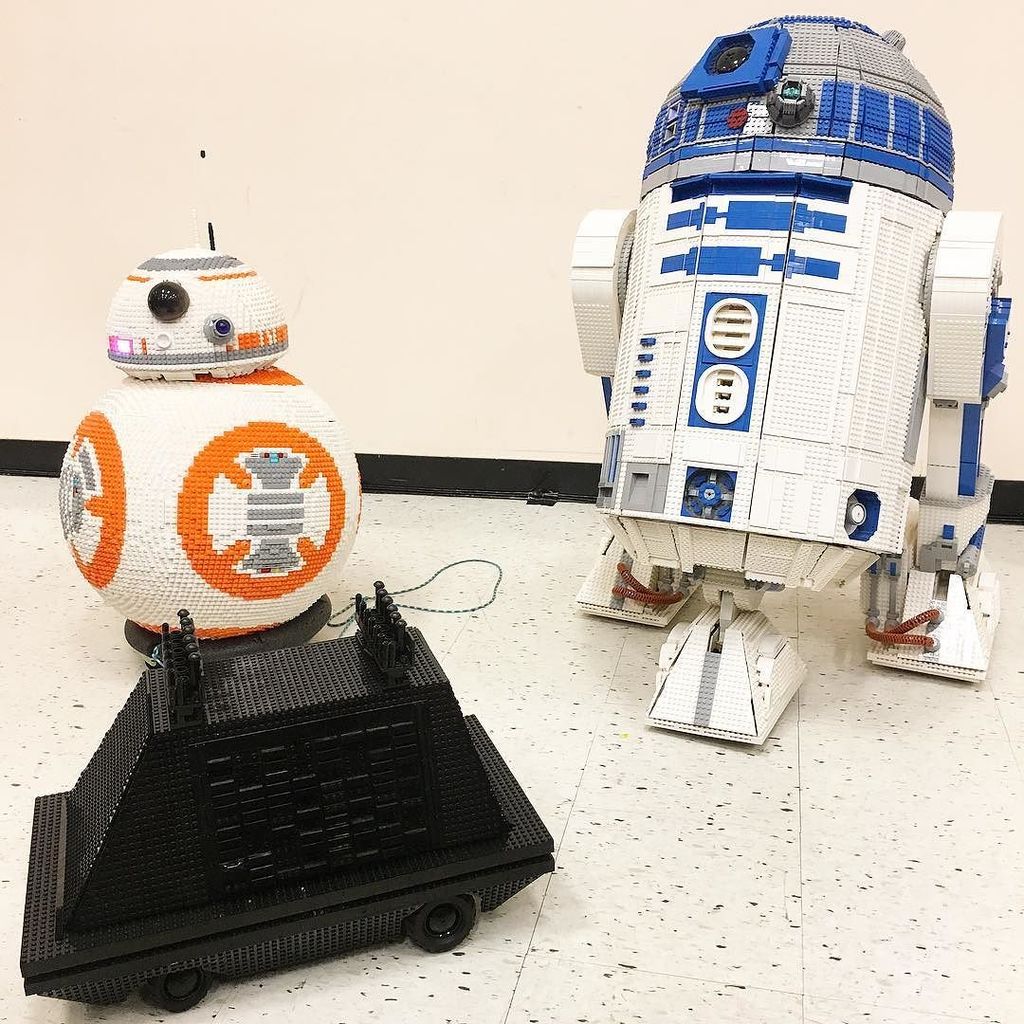 KING5Evening's tweet photo. Can you believe these guys are made out of LEGOs? π€πβ¨#brickcon2017 https://t.co/bIrgbdqpDm #k5evening https://t.co/PqAYReFEIK