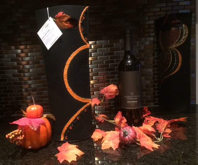 MEAPromotions's tweet photo. Happy Thanksgiving Weekend Canada!
#Handpainted #WineToteBags #HomeDecor #MyEscapeArtDesigns or #BlankTotes #JacksonTriggsWine (So Good)! https://t.co/LBVyrxC3v1