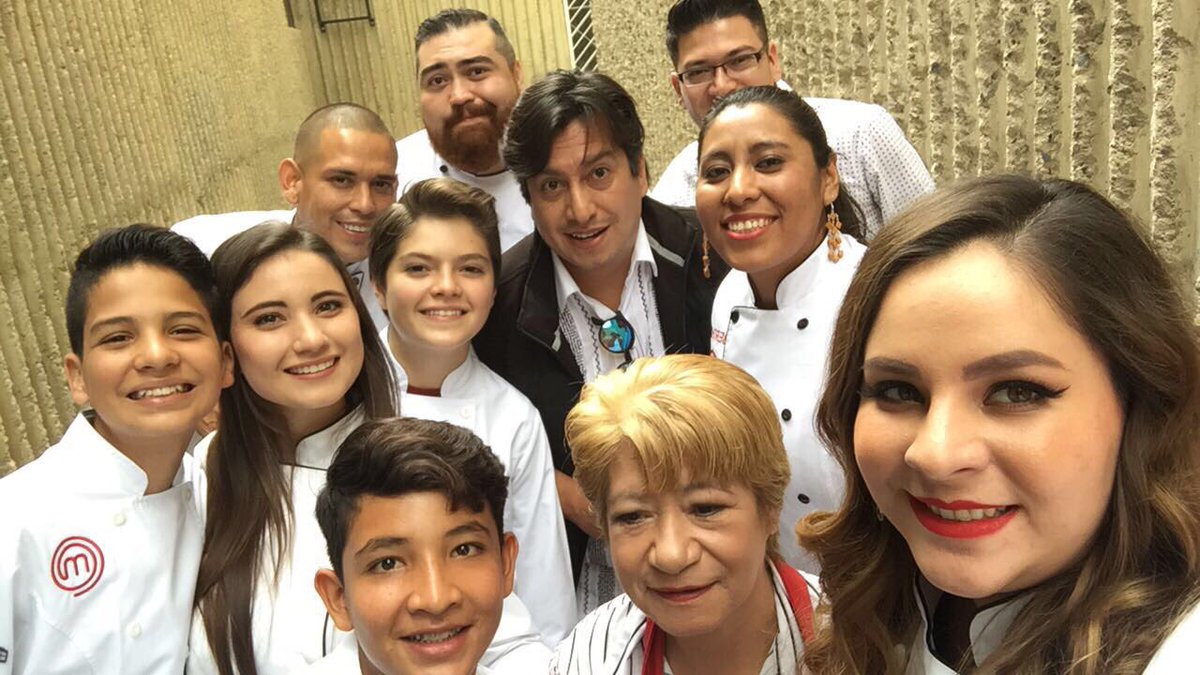 MarleneeAndrea's tweet photo. Eeeey tapatios estamos en el mercado México ❤️ #masterchefmx @Melissa_ChefMX @Yoel_MCJr @Bertha_ChefMx @Rogelio_ChefMX @Julia_ChefMX https://t.co/9sLmdO8qqr