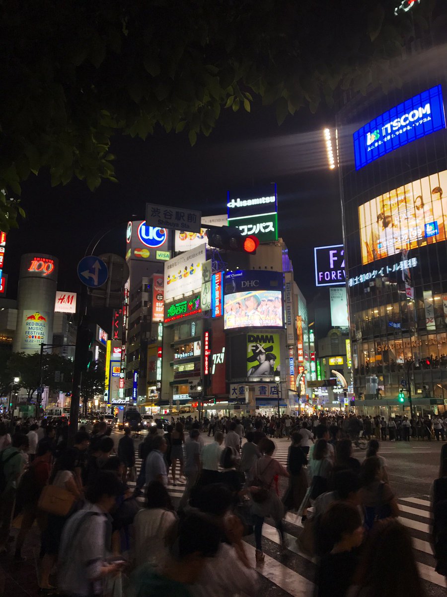 Raaavii's tweet photo. random pics from Tokyo https://t.co/YTMuXs2jsQ