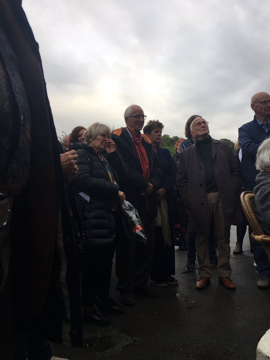 MtrComponisten's tweet photo. Ontroerend moment, Borika van den Booren spreekt haar vader en moeder toe, over haar mooie jeugd bij de componist Jo van den Booren. https://t.co/3vEFWHAVAf