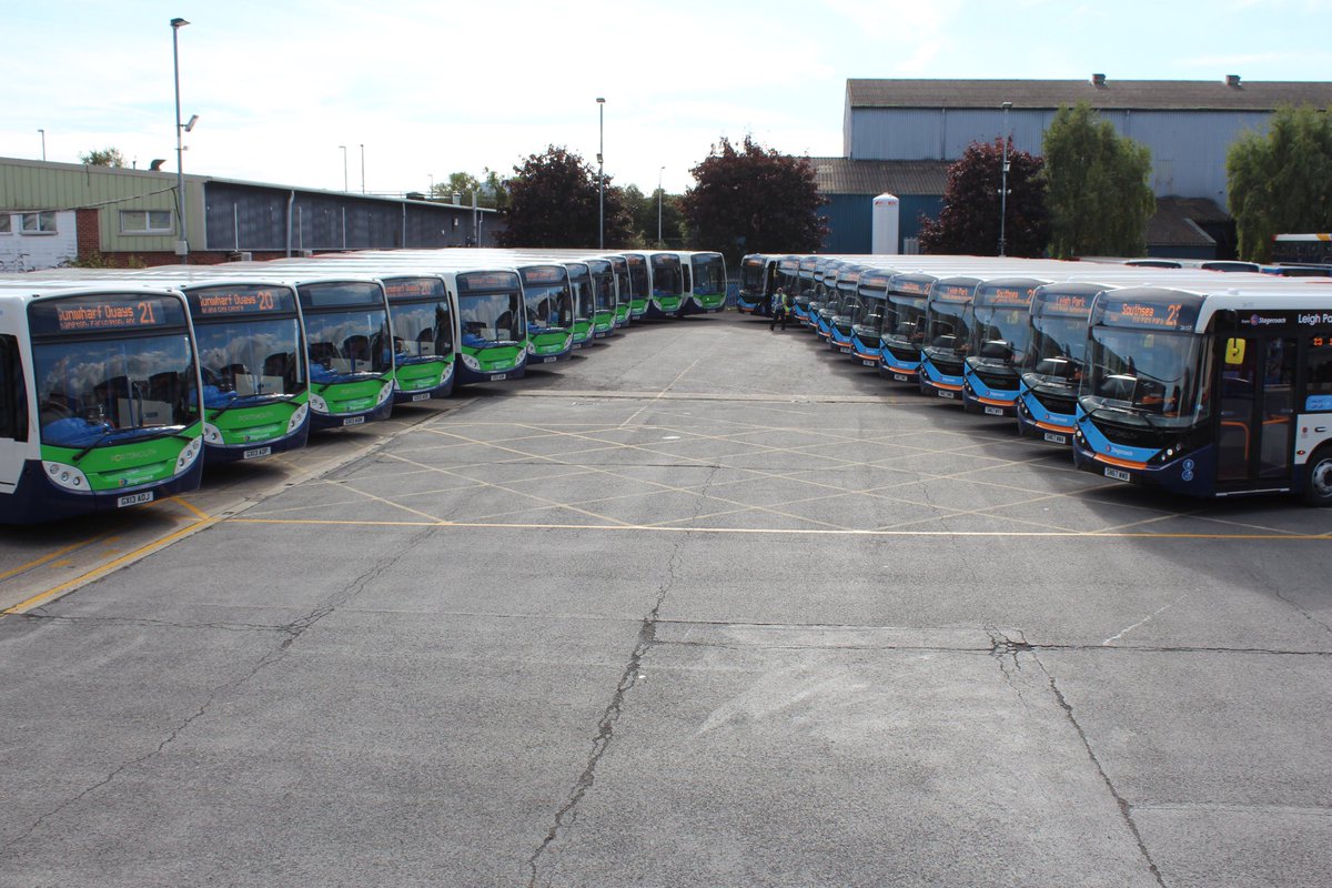 c_ashcroft404's tweet photo. With our 20/21's branded and our new 23 buses ready to hit the road tomorrow, couldn't resist the chance to get a group photo ! #Portsmouth https://t.co/UBmVDW7LlR
