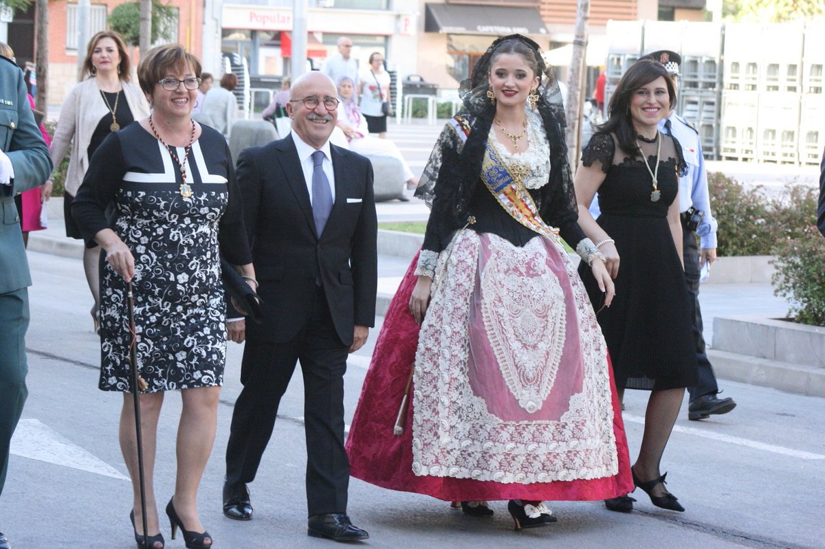 ajalmassora's tweet photo. Despedimos la jornada más solemne del #Roser2017 con las imágenes de la misa y la procesión en honor a la patrona. https://t.co/NaIRh1RoA1
