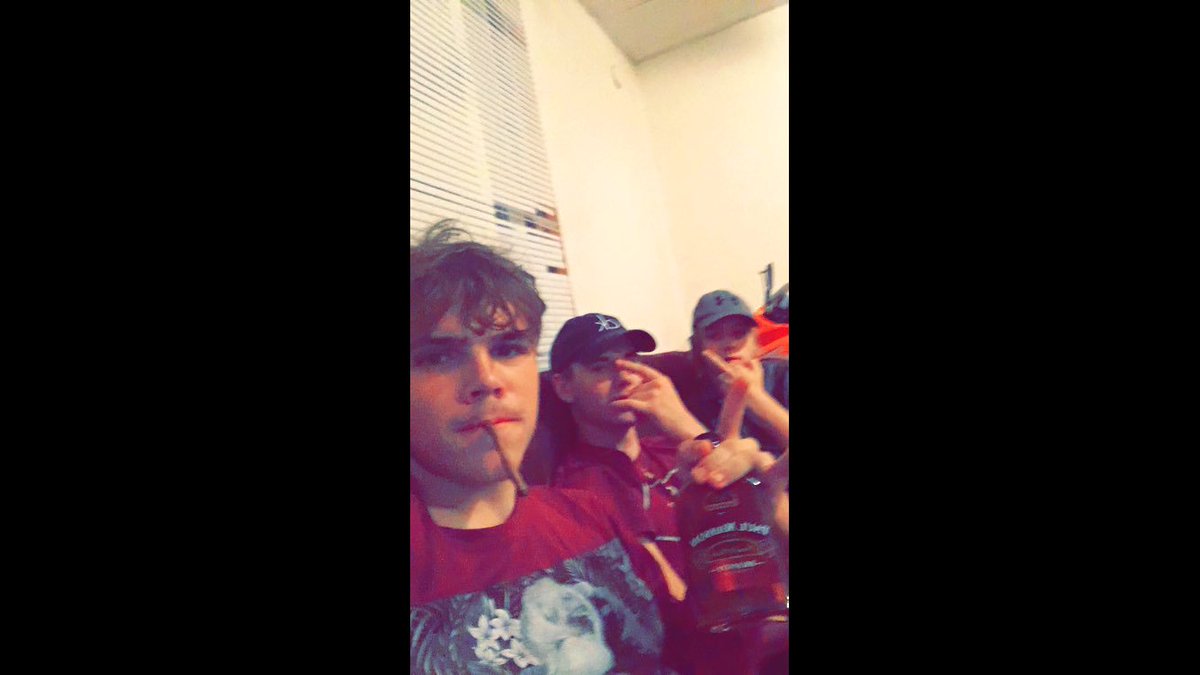 seagrave99's tweet photo. 🙌🏻💪🏼🖕🏻 https://t.co/dR6ZOuAhtO