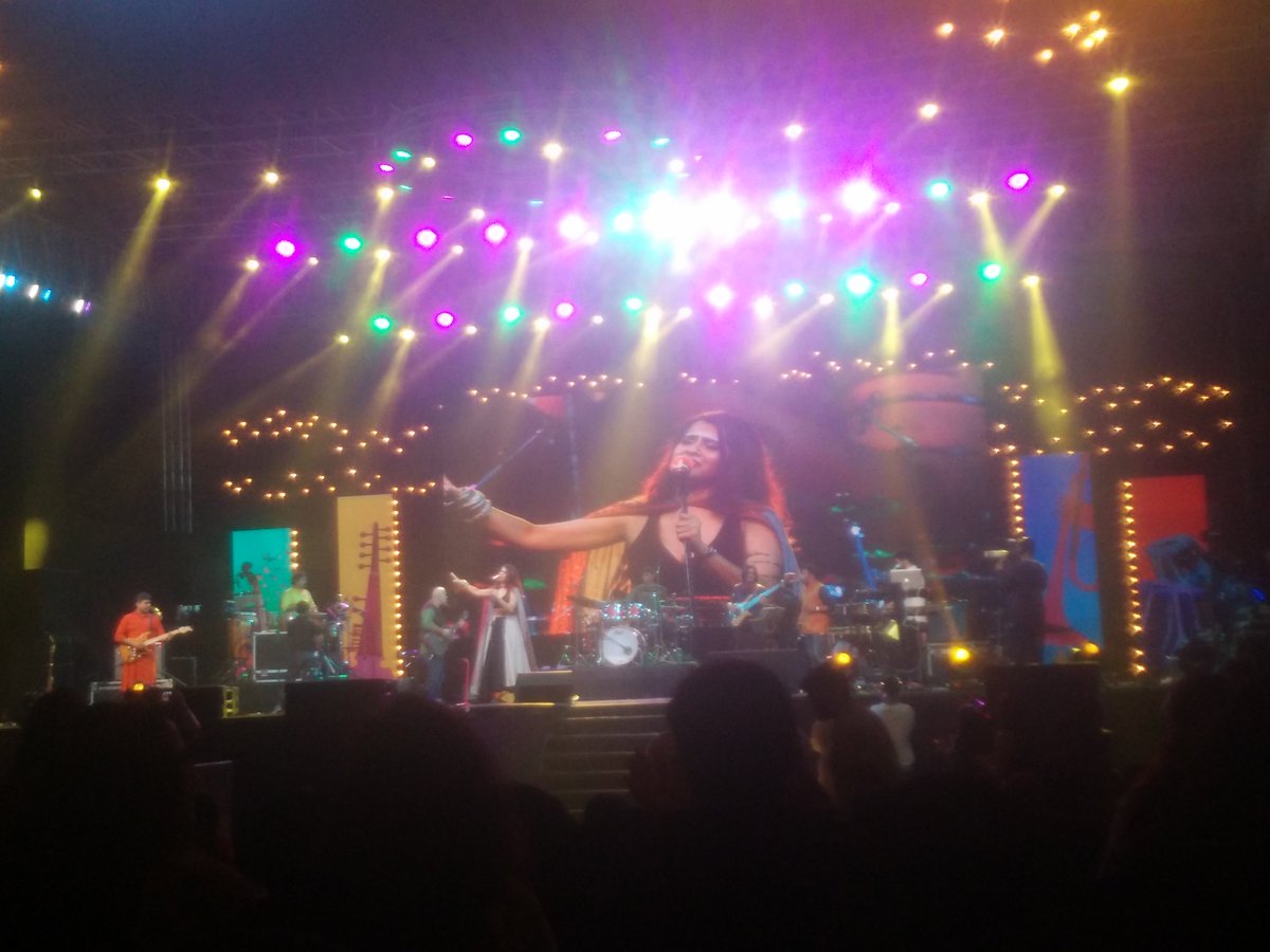 ketanranga's tweet image. Last and the happening, entertaining rockstar @sonamohapatra @PaddyFieldsFest . Super energy and watta peformance