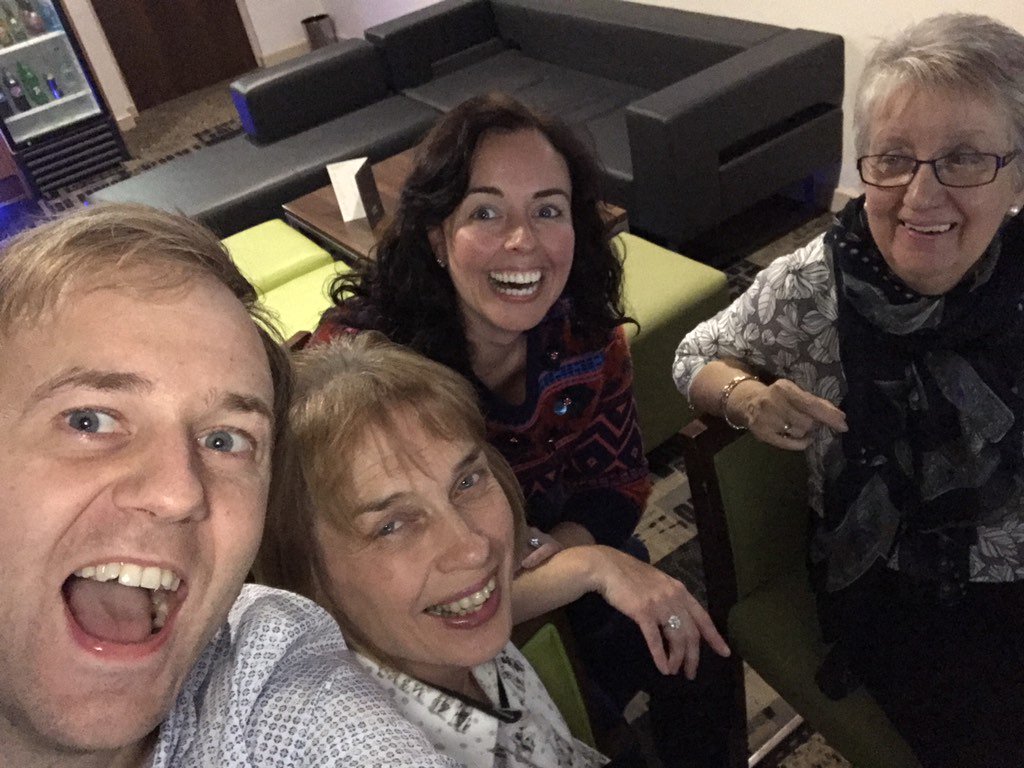 skipalicious17's tweet photo. #tweetcaroline couple of groupies up here for you Neil kiiiiiiid! https://t.co/0Rq9QIT0oX