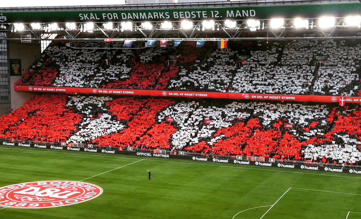 FairFansDK's tweet photo. Tak til vores tifo-crew! 

#Danrum #vierdanskerne #WCQ https://t.co/aDSad7bJf1