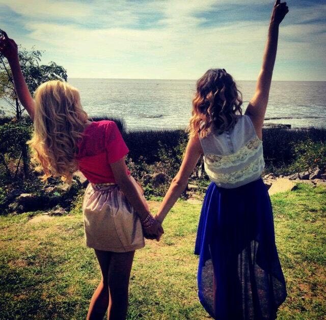 Mechimyalways's tweet photo. @Mechilambre @MechiandLodo @mysmilingmechi @Flavia_Carrogu @lambreargweb @withmechilaria @lambreangel @Universer_Italy @httpmechi @MerLambreRusia 9. Foto de Mechi con tini #MercedesLambre #KCAArgentina https://t.co/glaclqMsOq