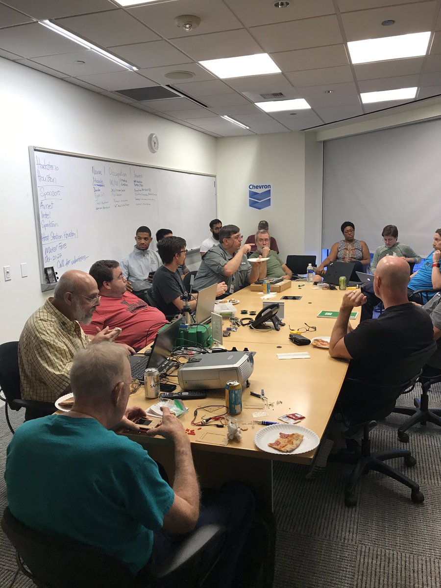 MadameMiso's tweet photo. @hacksterio Meeting at @stationhouston #hacknsnacks having a AVR #microcontroller workshop. #hacksterlive #hacksterio #hardware @ryanjgill2 https://t.co/7jNjZv3KFT