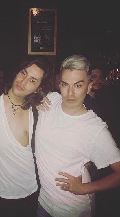 TheRobbieTurner's tweet image. Sometimes boys. W/ @AdoreDelano
 -
#dragqueensarejustlikeus #outofdrag #adoredelano #queerbar #robbieturner #smizing #dragrace #nipslip