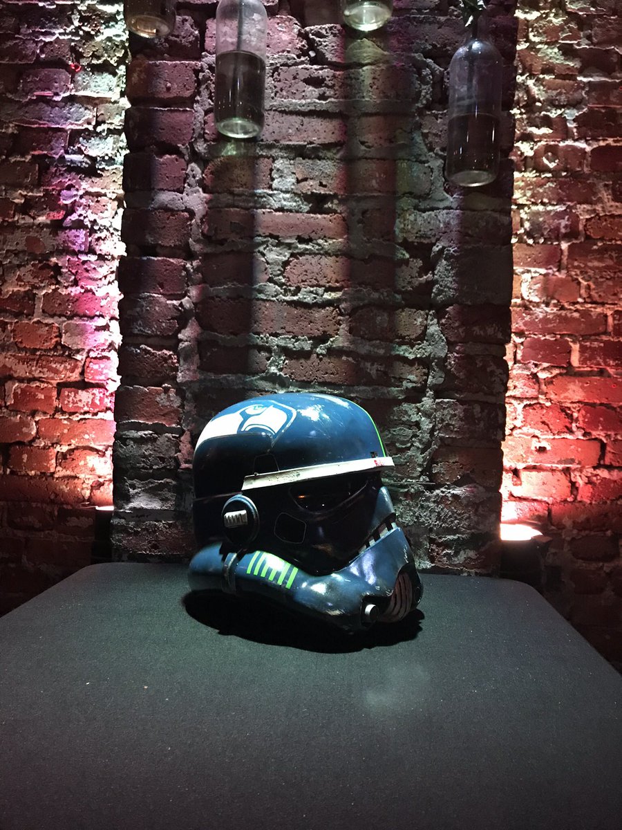 AgencyDoerr's tweet photo. @ransport checkt diesen Helm von den @Seahawks !
#rannfl #jedenverdammtensonntag  #nfl #seattleseahawks #seahawks https://t.co/t2Kb5u22uV