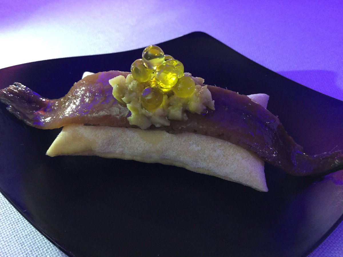 Espectacular Gilda como un nigiri, plato de <a href="/nagore_irazuegi/">nagore irazuegi</a> del Restaurante <a href="/arima_basque/">Arimabaskegastronomy</a> para la cena inaugural #ssg17