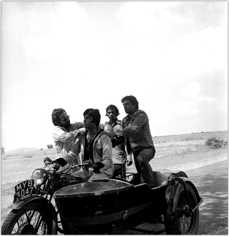 Amitabh Bachchan Auf Twitter T 2572 Shooting Ye Dosti Around The Hills And Rocks Of Bengaluru Sholay And Then I Am Shot