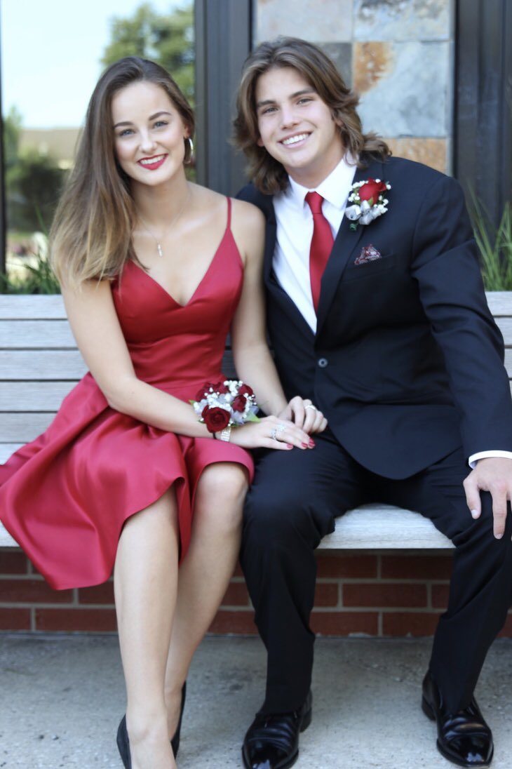 emmafreyy's tweet photo. Oh yes #hoco https://t.co/c5SyTFbtrY