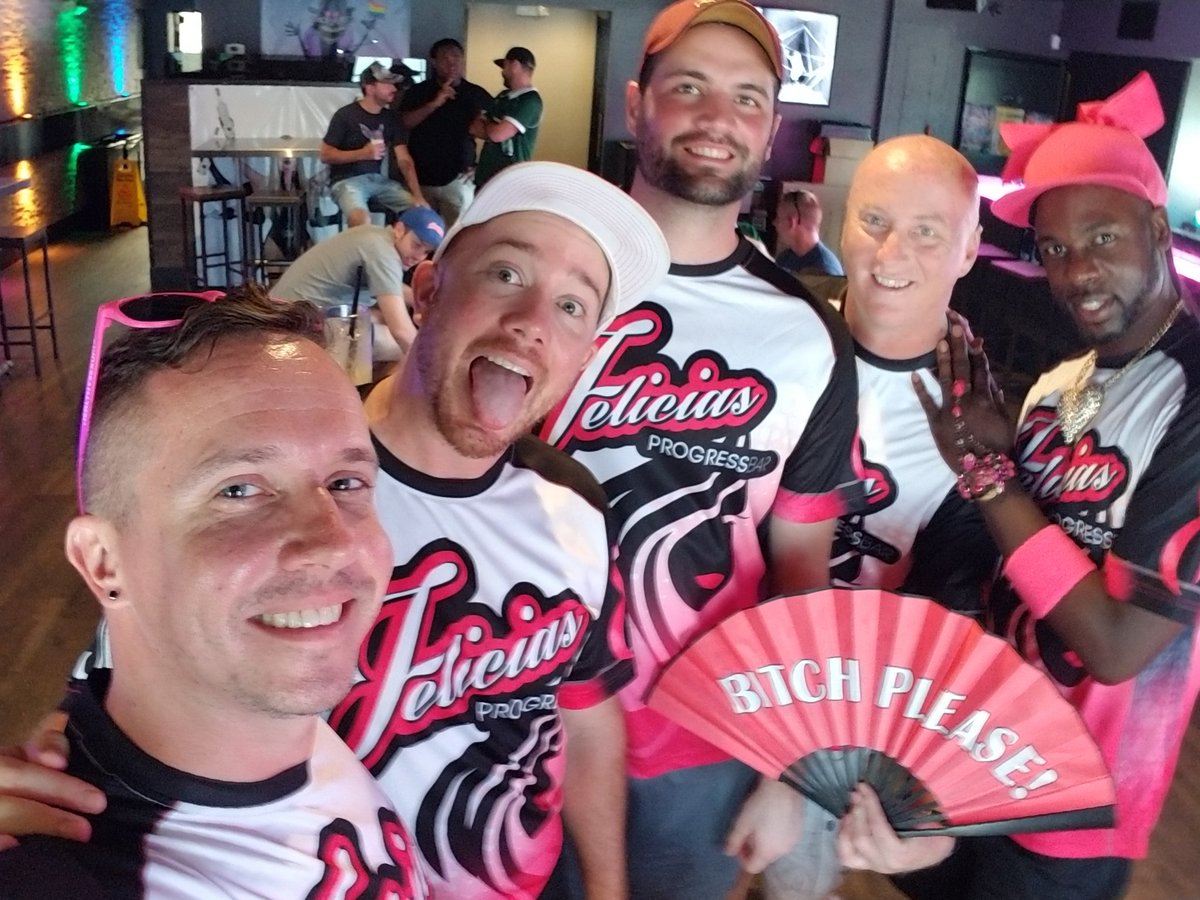 InfinFelicias's tweet photo. As always, doing the most with our sponsor. #feliciassoftball #progressbarsofl #upshow https://t.co/Eu2EuinhlD