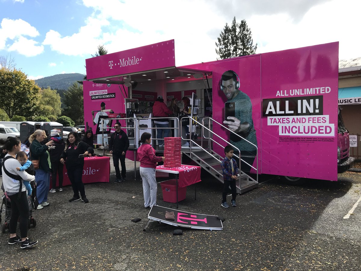 JonFreier's tweet photo. It’s Salmon Days in Washington state where the salmon return back after a year! I’d say one fish has done better than another this year! https://t.co/m7Lz0L3fBZ