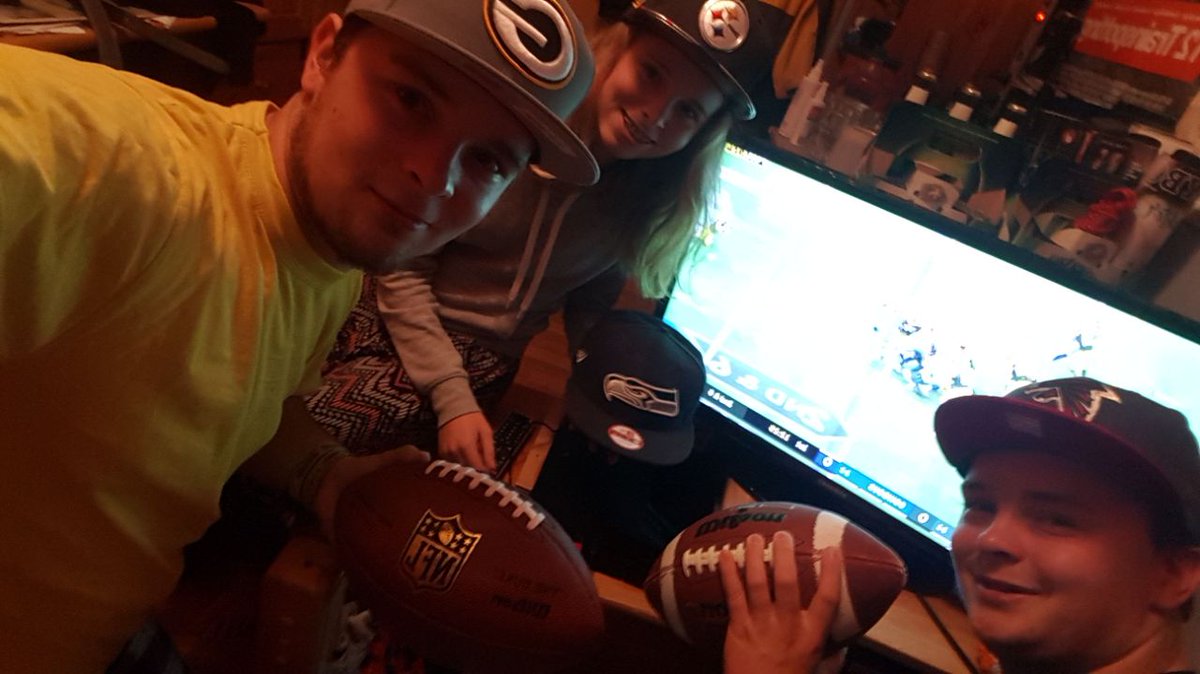 Was gibts besseres als an einem #rannfl Sonntag Geburtstag zu haben?🏈❤
happy birthday🎉🎂🍺🎈 <a href="/Derdinki/">Luca Dinkelborg</a> #Schwestergucktmit
#GBvsDAL <a href="/ransport/">ran</a> 🎉🎉