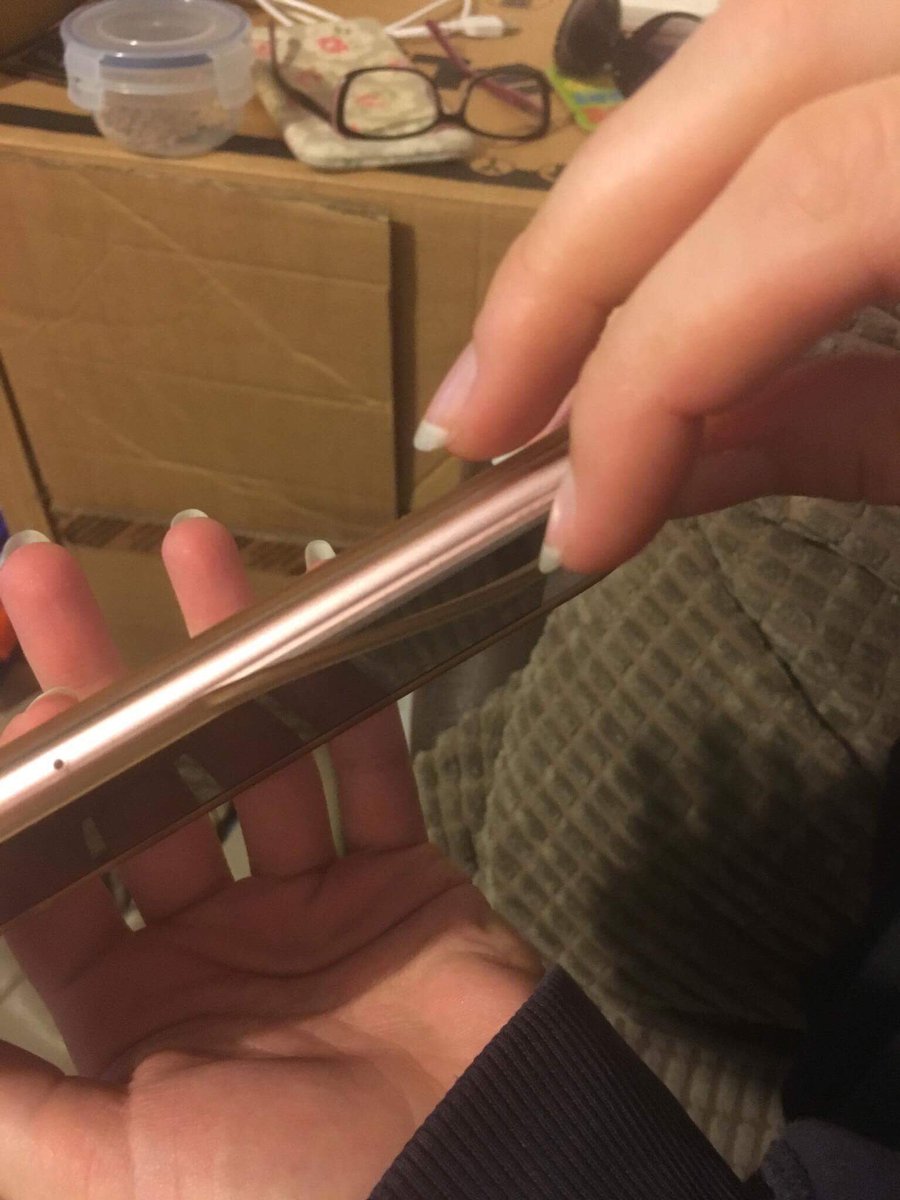 becky_badders's tweet photo. @Casetify falling apart? Never been dropped and lives in a sleeve, is this normal? https://t.co/EGK0l6Oofb