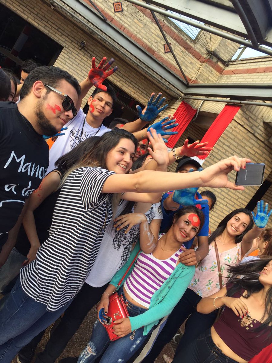 TeletonParaguay's tweet photo. La bandera de Teletón sigue sumando alegría y energía.
Ahora le tocó a los voluntarios de Cnel Oviedo.
#GiraDeTeleton #PodemosMas https://t.co/XGPGqZaxQ9