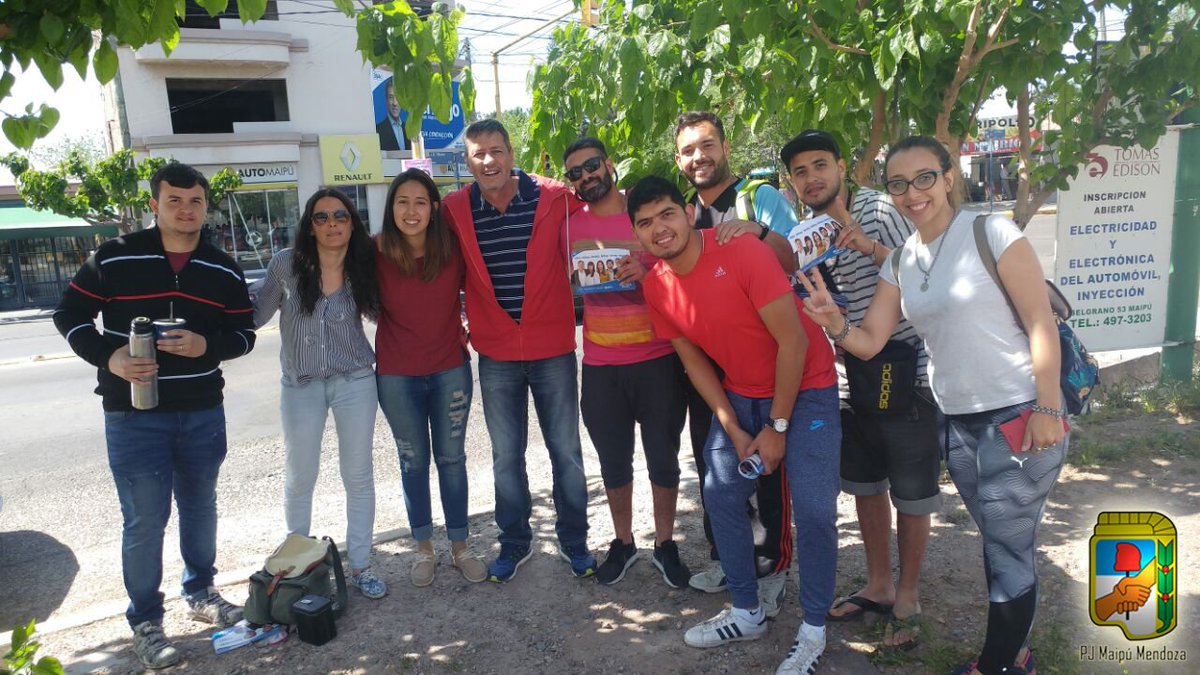 maipupj's tweet photo. Hoy Domingo, puestos fijos en el departamento, acompañando y militando la lista de nuestros conductores. 
#SomosMendoza #MaipuEsPeronista https://t.co/l7oA1zczou
