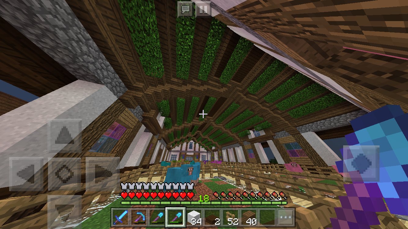 アオイ Na Twitterze 屋根張りおわりー あとは窓とその他装飾 じっくりごちゃらせていきたいところ 内部を松で骨組みたいにした所がこだわりポイントです 窓はまだ全然設置してませんが 各所に置いてる色ガラスは放牧してる羊の色とリンクしていたりします マイクラpe