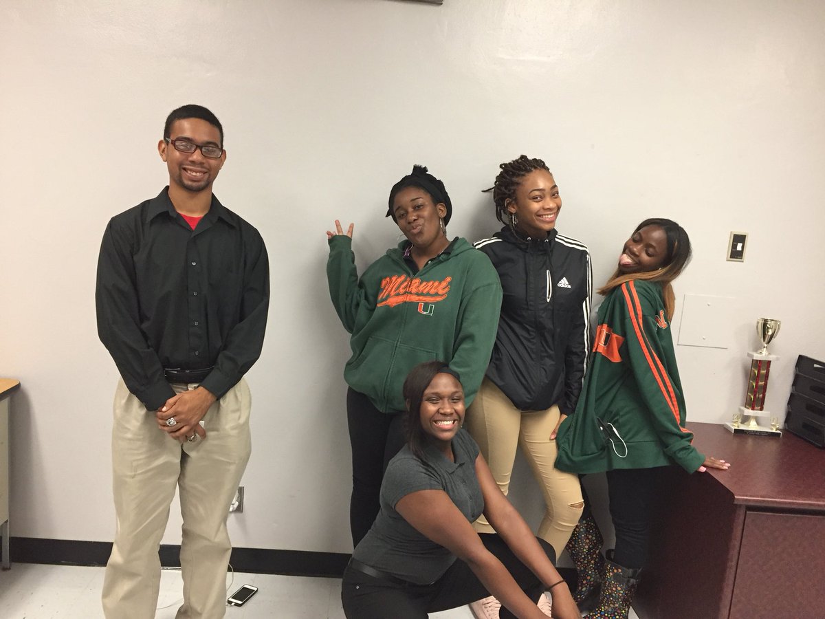 MDCPSPPrevent's tweet photo. How do you #engage &amp; #inspire? Meet the 2017-18 Spartan Youth Advisory Committee &amp; Peace Ambassadors #BuildingEngagement #StudentEngagement https://t.co/PV3NhlRz0M