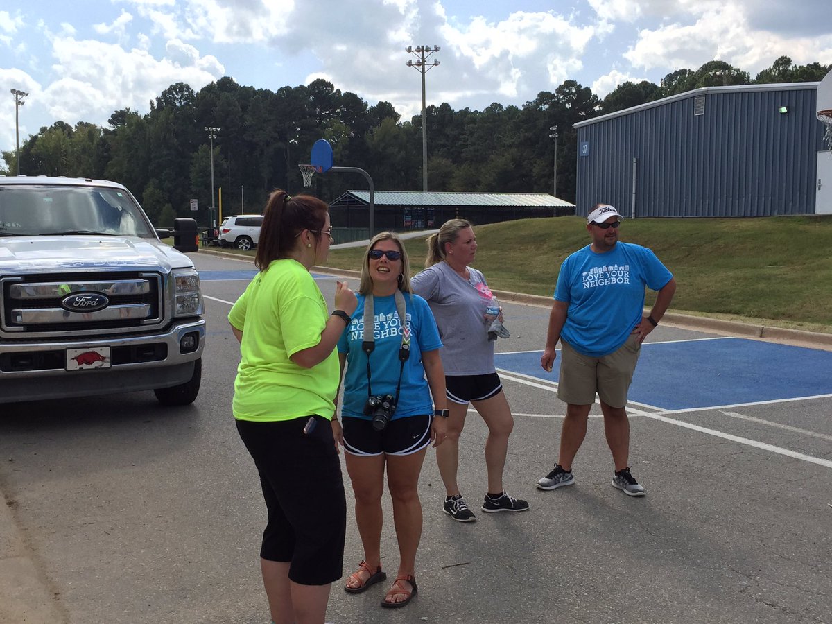 teasterly1's tweet photo. Hot but fun time working on #barnabasproject with @GeyerSpringsFBC @ #bms @rbarker46 class Thanks to @paigeshepard_ our #1 leader! ☀️🏀 https://t.co/93FjEPpfQH
