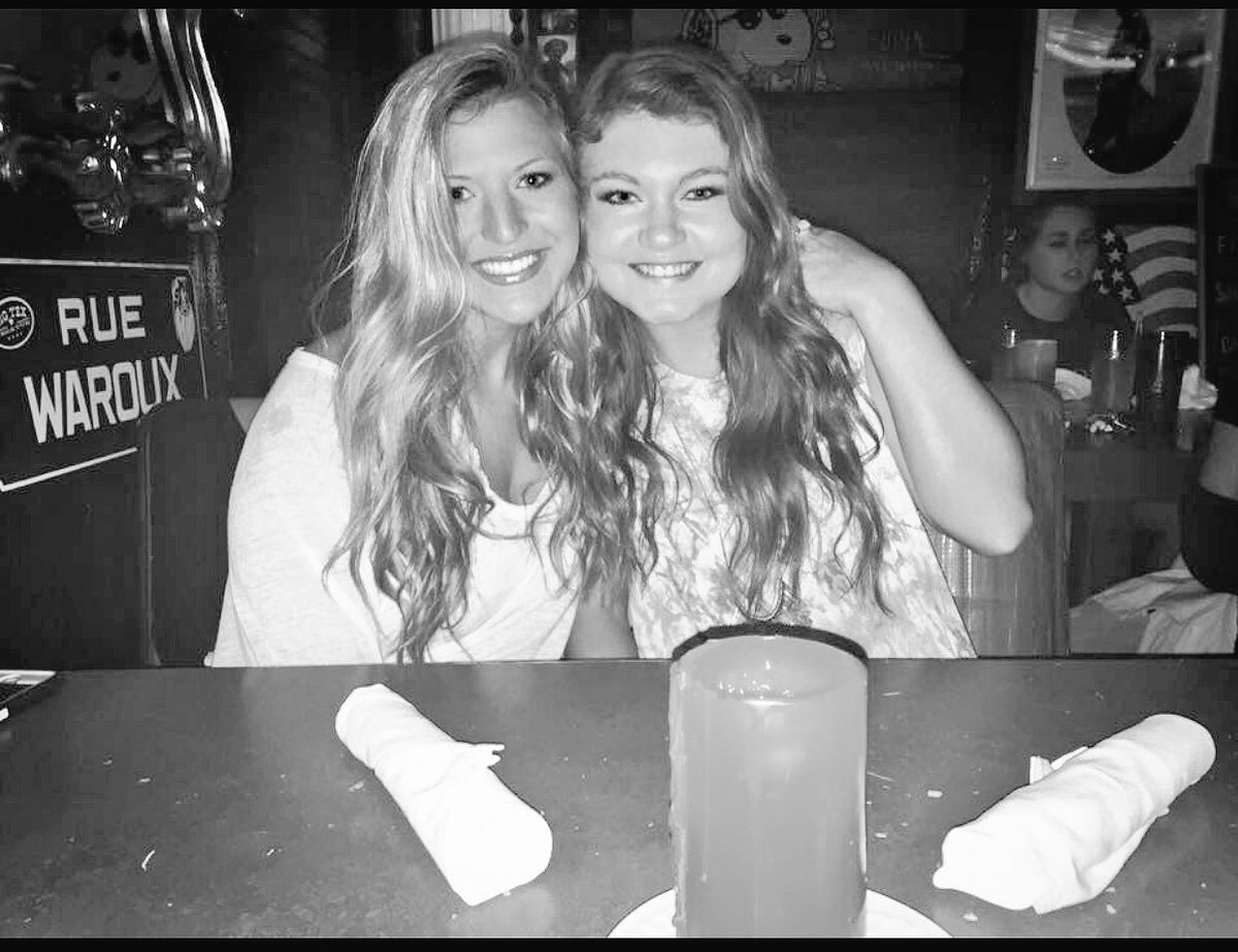 alissadailey's tweet photo. Happy bday @JoStew_ !! Miss you and our crazy adventures!! 💋🦄👑 https://t.co/O2FqhdLILf