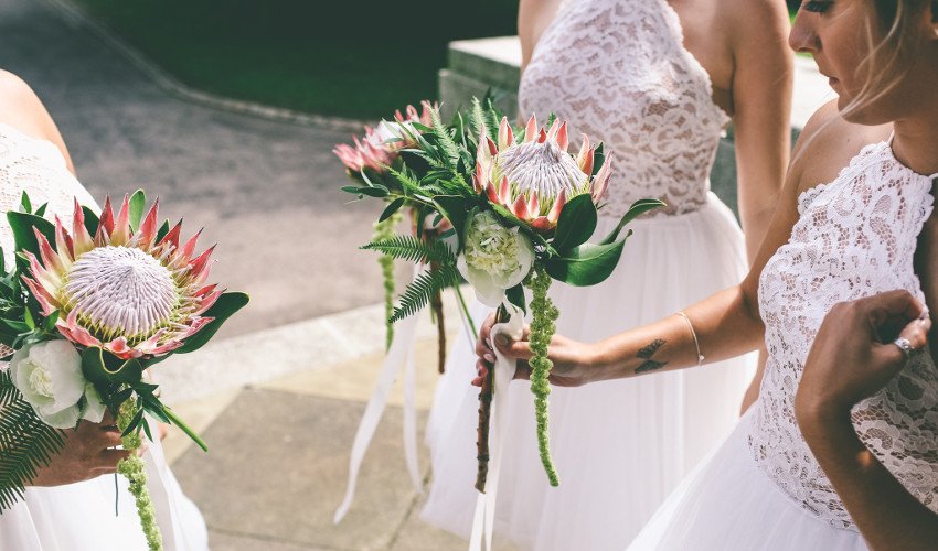 How gorgeous was this bride's striking #wedding bouquet?! See the rest of her gorgeous celebration here: ow.ly/J81m30eC5Jm