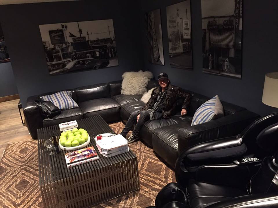 scorpions's tweet photo. Dear Fans - It breaks my heart to let you down for the remaining shows in the U.S.....there will be better Days.... Rock on....Klaus https://t.co/vEvzqO8H4N
