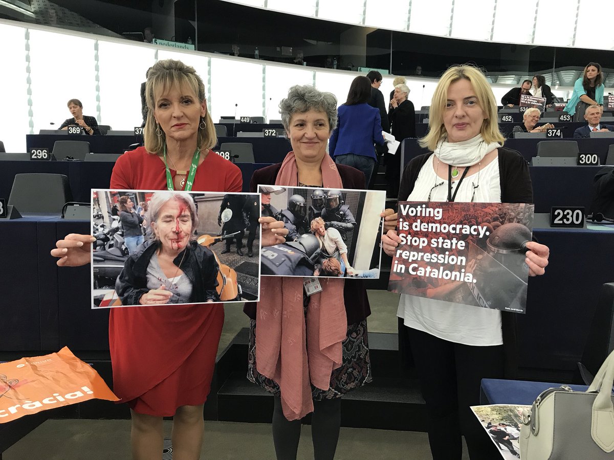 M_AndersonSF's tweet photo. All in a week’s work Barcelonia - Brexit - Strasbourg Protest &Armagh with EU political manager @DaireHughesSF re necessary #CrossBorderWork https://t.co/bpoq0nFymC