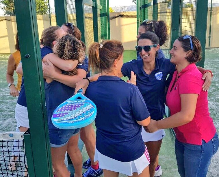AquadelFem's tweet photo. Cuándo crees en lo que haces ya has ganado.Buen comienzo chicas.Qué grandes sois#OnFire  #AquadelPadelTeam"D"  #Gladiadoras #TenientesTeam https://t.co/6N8WWDpECh