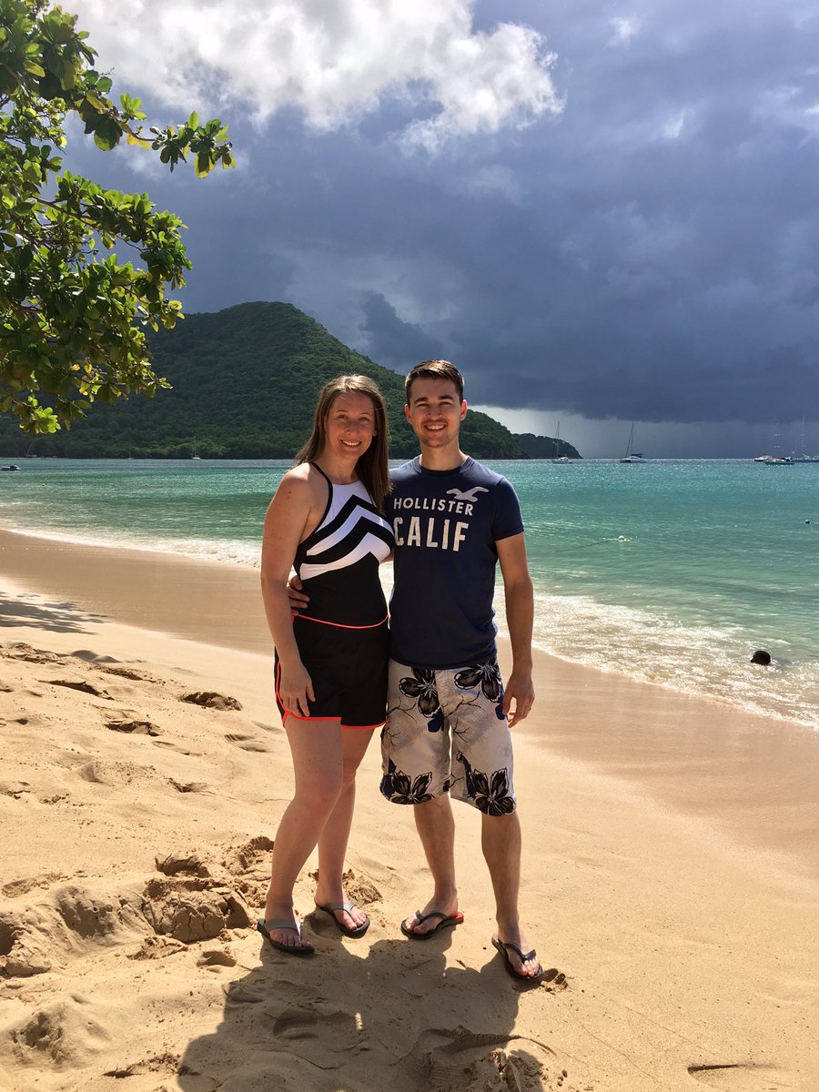 robinizard's tweet image. Two for one drinks on the beach with @ashinizard Doesn't get any better than this!     🍹🍹