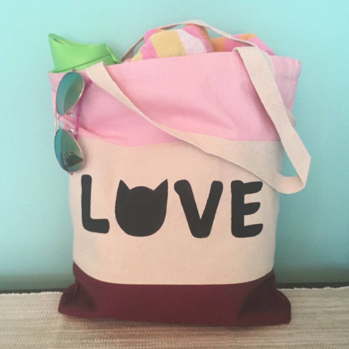 FurballFanatic's tweet photo. Do you love cats? Then this is the Bag for you! Link in bio!
#CatPeople #Tote #etsyshop #handmadewithlove #cats #catlovers #ilovemycats https://t.co/m1hXpFtzIO