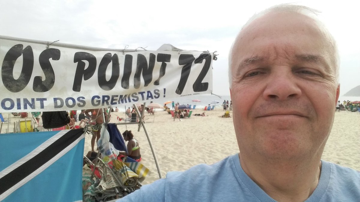 flavio_dal's tweet photo. Visitando a Barraca do Grêmio aqui em Ipanema no Rio. https://t.co/hgEMpI0aTr