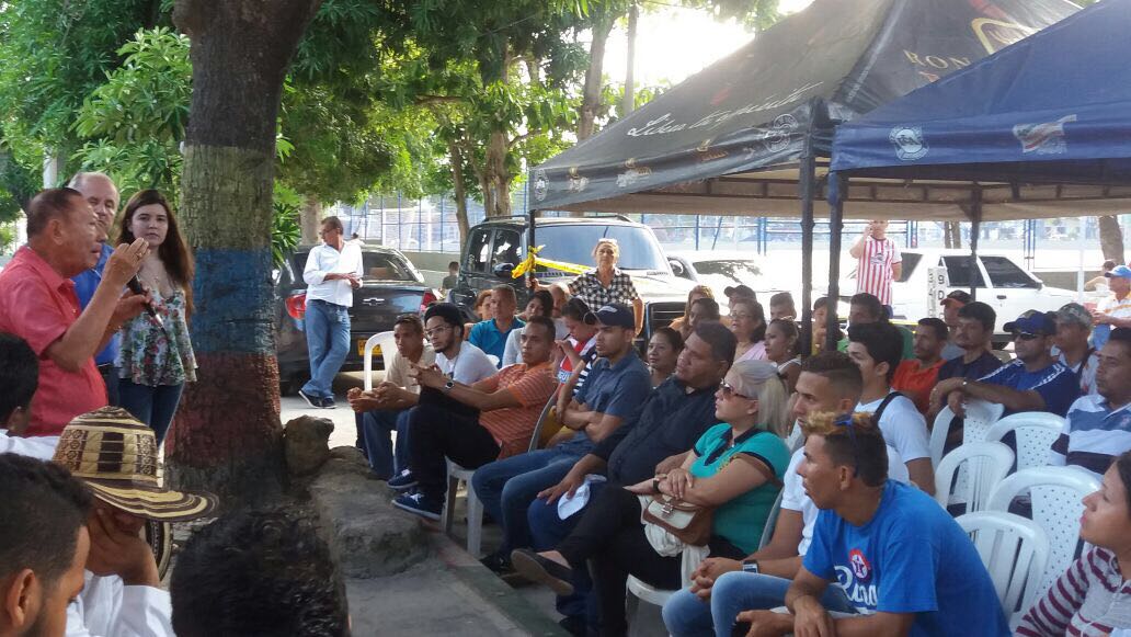 SergioBarraza_'s tweet photo. En Las palmas con aspirante a Edil Jahaira Caicedo y dirigente Jorge  de la Rosa, respaldando aspiración @CámaraColombia Dra. Jezmi Barraza. https://t.co/WRDnK0nGht
