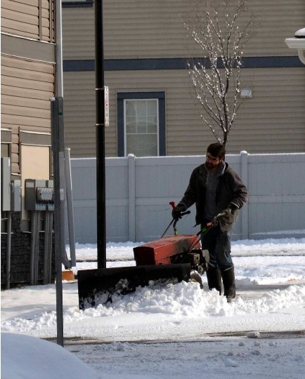 BradboshYYC's tweet photo. If you love working outdoors &amp; are a strong and reliable team player, apply to join our fall/winter maintenance team https://t.co/77yoz0G9AF https://t.co/vJ4rFqarhK