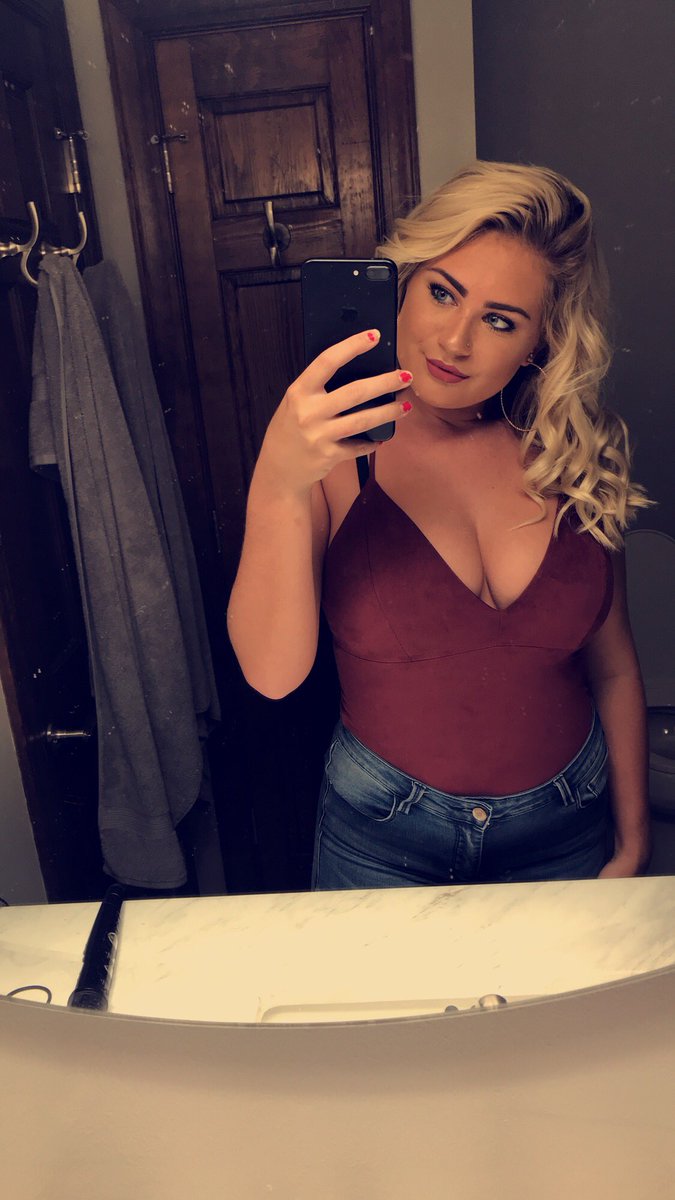 jaybabayee's tweet photo. Nice lighting and a poppin highlight 💋 #hellyuh https://t.co/IZuYTT41XI