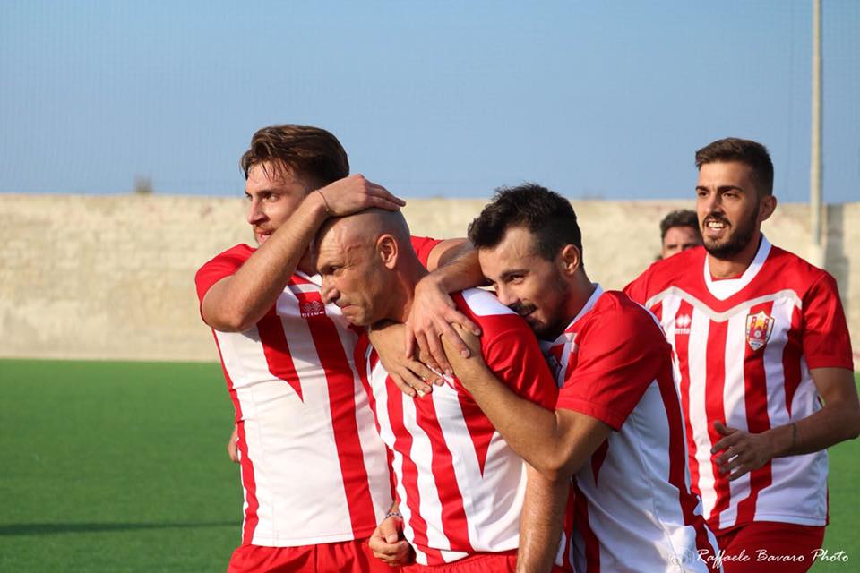 BorgorossoMolf's tweet photo. RISULTATO FINALE ⚽
#Borgorosso #Molfetta vs #CelleSanVito 3-3
#Cubaj (2) e #Paparella regalano il pari in rimonta nel finale!

Grandi! ⚪🔴 https://t.co/hPWkGx9eEl