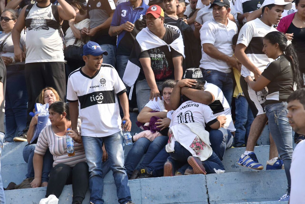 ABCDeportes's tweet photo. Olimpia-Sol de América, suspendido por incidentes entre facciones de la barra del Decano en Pedro Juan Caballero.

https://t.co/hncpv3Gpm4 https://t.co/20lQUbAPYp