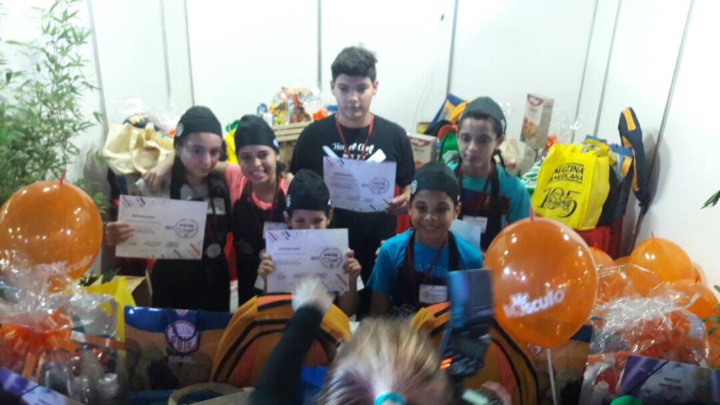 DiablitosVzla's tweet photo. Felicitamos a los mini chef ganadores del concurso que brillaron junto a #DiablitosUnderwood  iFelicidades! #MiniChefEG https://t.co/yW8m3hkBBC