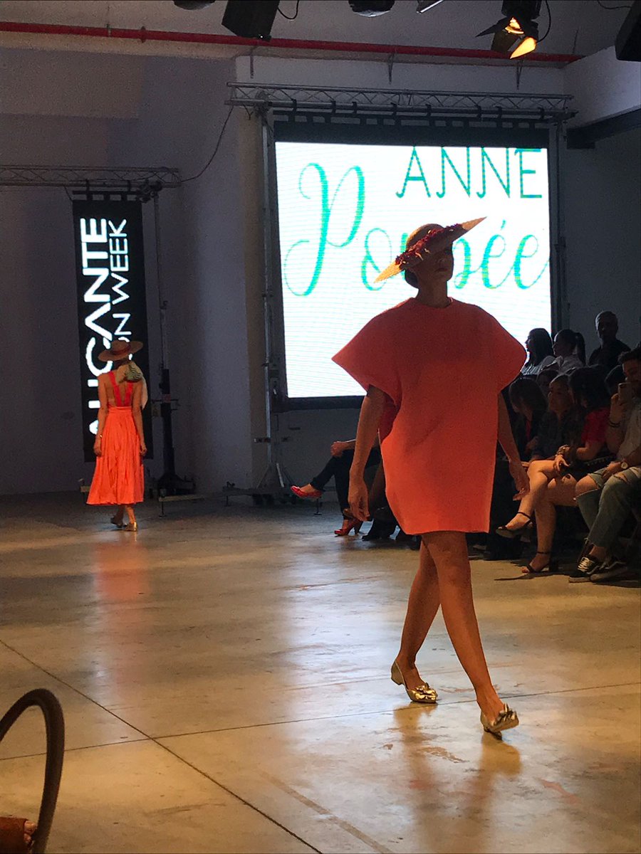 SrDanigmas's tweet photo. Grandes momentos en @AlicanteFW junto @Ohh_madeleine @alexsoviets @JavieroDiviero @AnnePoupee @enmivestidor #AlicanteFashionWeek #DANIGMAS 👑 https://t.co/RKhtF0nBkK