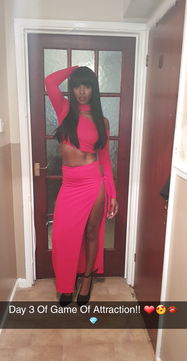 SdShez's tweet photo. Lady In Red #Melanin #Red #Split #SherrellDiModel #SB #Model #Slayin https://t.co/xj9qBcf6fj