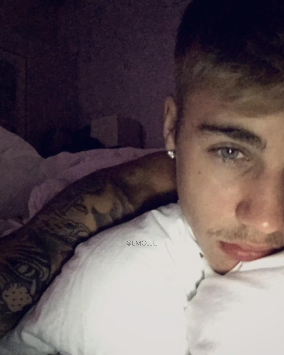 JBFamiIy's tweet photo. Imagine blue eyed bieber https://t.co/9agtL4BcPb