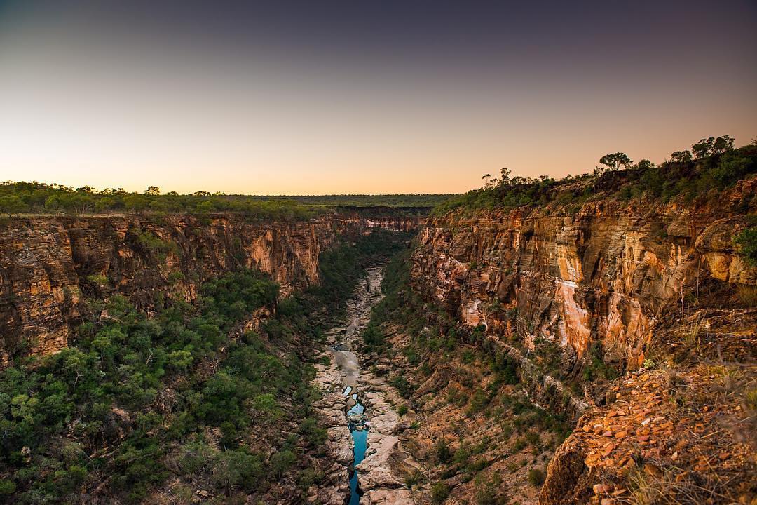 OUTBACK_QLD's tweet photo. 🆕Blog: 👨‍👩‍👧‍👦🏷️Five of the best free-family activities in Outback Queensland https://t.co/dsWk8yp49j #OutbackQueensland https://t.co/sEQbTY8jSH