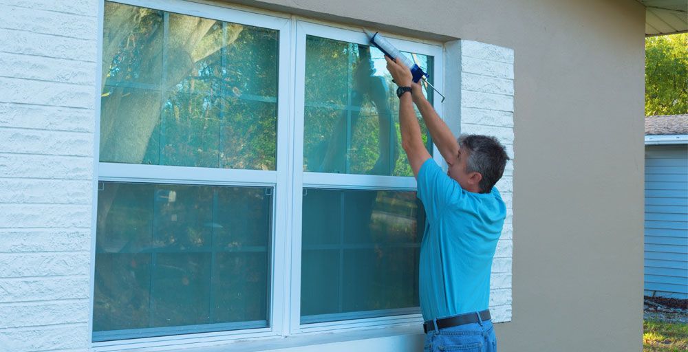 DelMarFans's tweet photo. Conserve energy and prevent moisture from getting into your house by sealing up cracks around the exterior of your home with caulk. #falltip https://t.co/p7ZWPDysvg