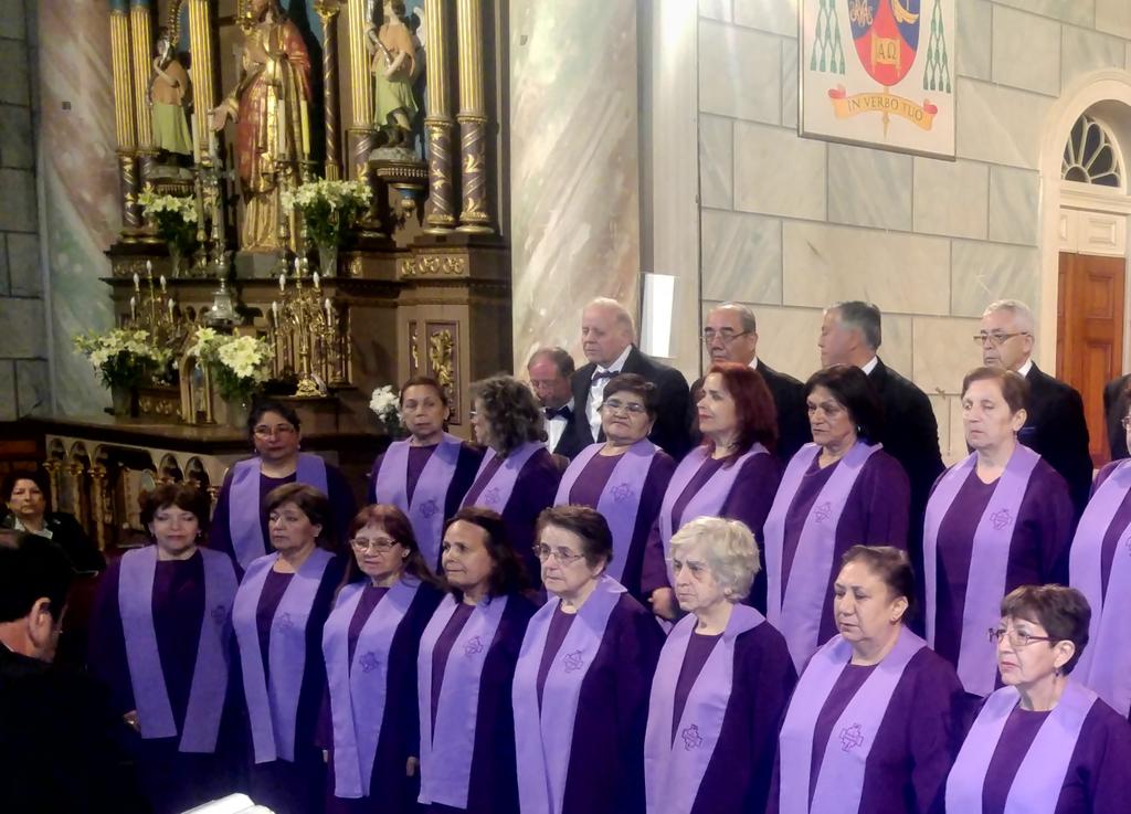 constantinogue's tweet image. 🔴 Coro 'Voces de la Araucanía' en la Basílica menor de #Andacollo @serenaycoquimbo @andacolloaldia @AndacolloConect