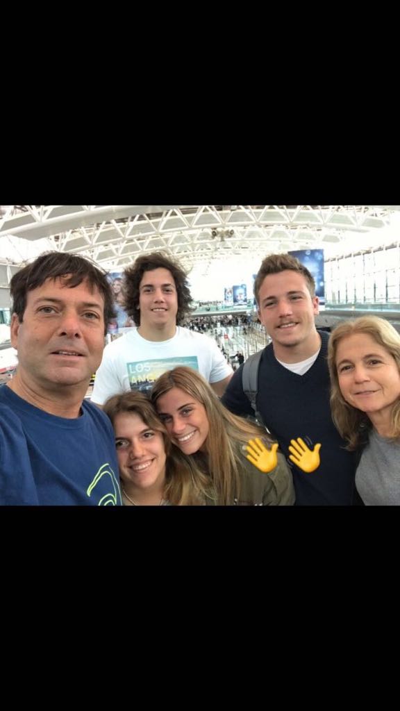 RugbyLine's tweet photo. #OrgulloMarista El centro de #SanLuis, Hernán Verzini, en Ezeiza, a punto de viajar a Francia, para jugar en el Chartres, del Fédérale 2. https://t.co/bOSKa9GXBh